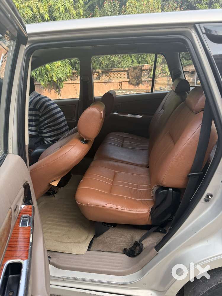 Toyota Innova 2.5 G (diesel) 8 Seater Bs Iv, 2015, Diesel