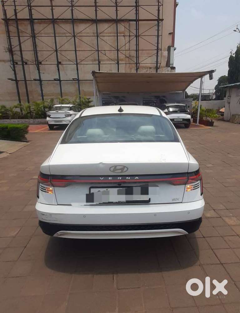 Hyundai Verna 1.5 Sx (o) Vtvt, 2023, Petrol