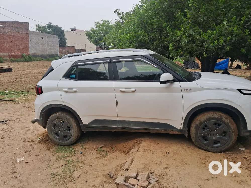 Hundai Venue 2nd Model Only 38000 Km Run