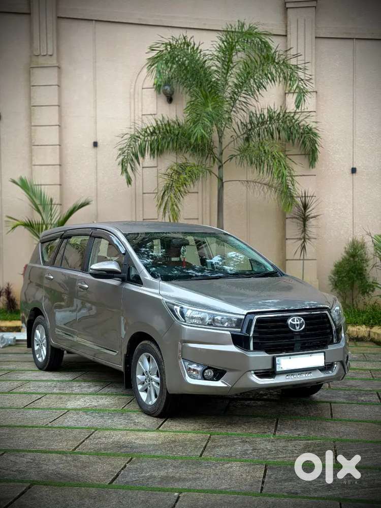 Toyota Innova Crysta 2019g+at. Km 102000 Only With Service Company. Se