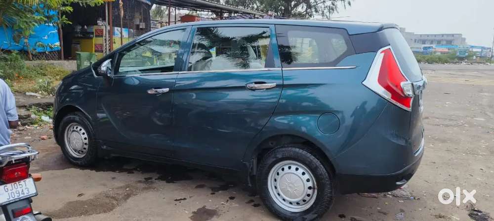 Mahindra Marazzo