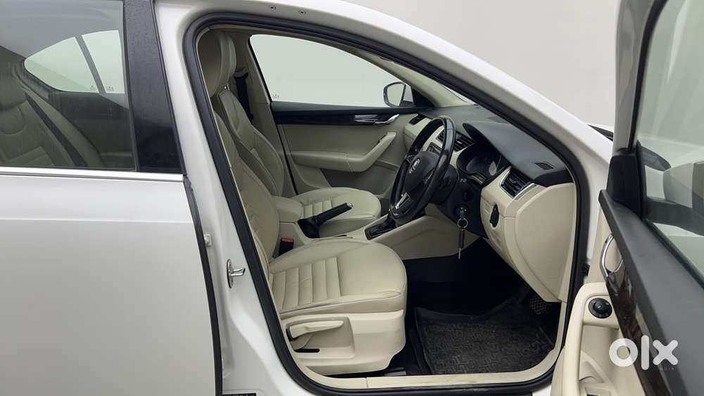 Skoda Octavia Ambition Plus 1.8 Tsi At, 2017, Petrol