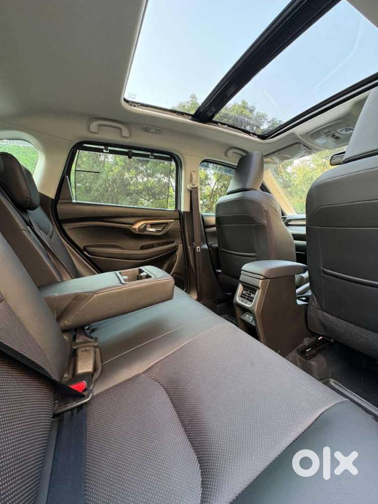 Maruti Suzuki Grand Vitara 1.5 Alpha Plus Intelligent Hybrid Ecvt, 2..