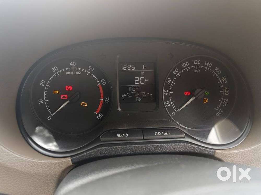 Skoda Rapid 1.6 Mpi At Style Plus, 2015, Petrol