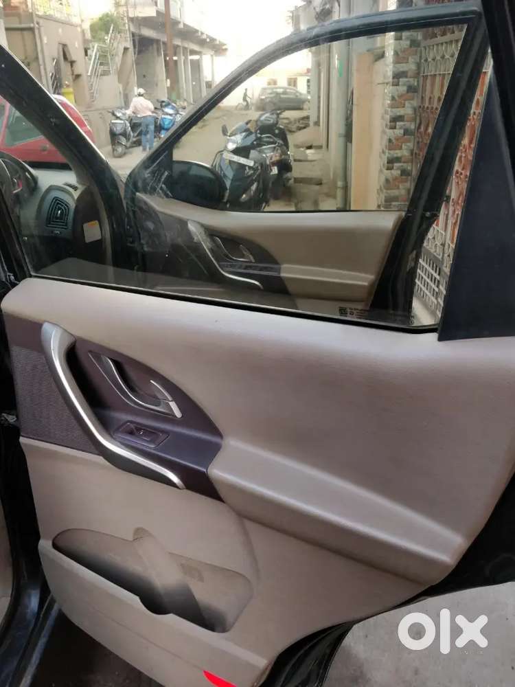 Mahindra Xuv500 November 2014 Diesel 77000 Km Driven