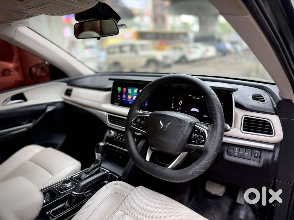Mahindra Xuv700 2.2 Ax 7 Diesel At Str, 2022, Diesel