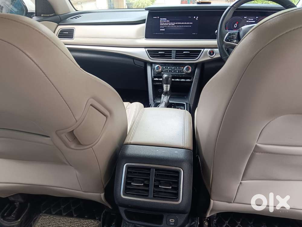 Mahindra Xuv700 2.2 Ax 7 Diesel Mt Luxury Pack Str, 2022, Diesel