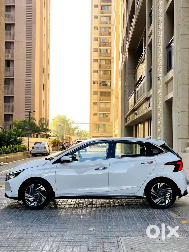 Hyundai I20 Asta (o) 1.2 Mt, 2023, Petrol