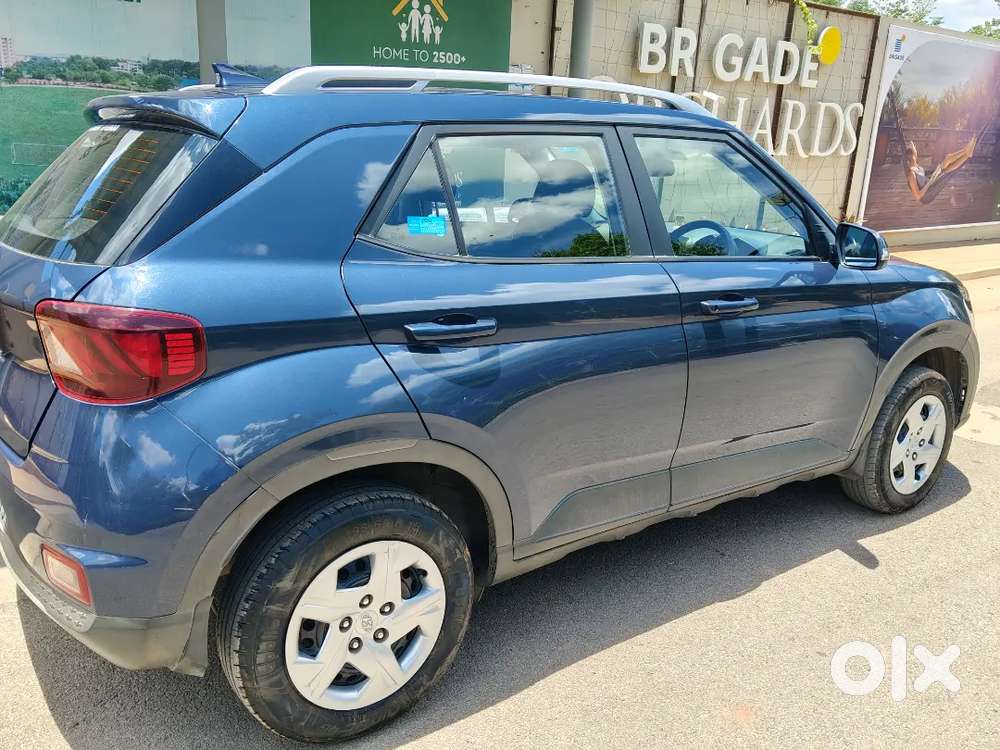 Hyundai Venue 2022 Petrol 65000 Km Driven