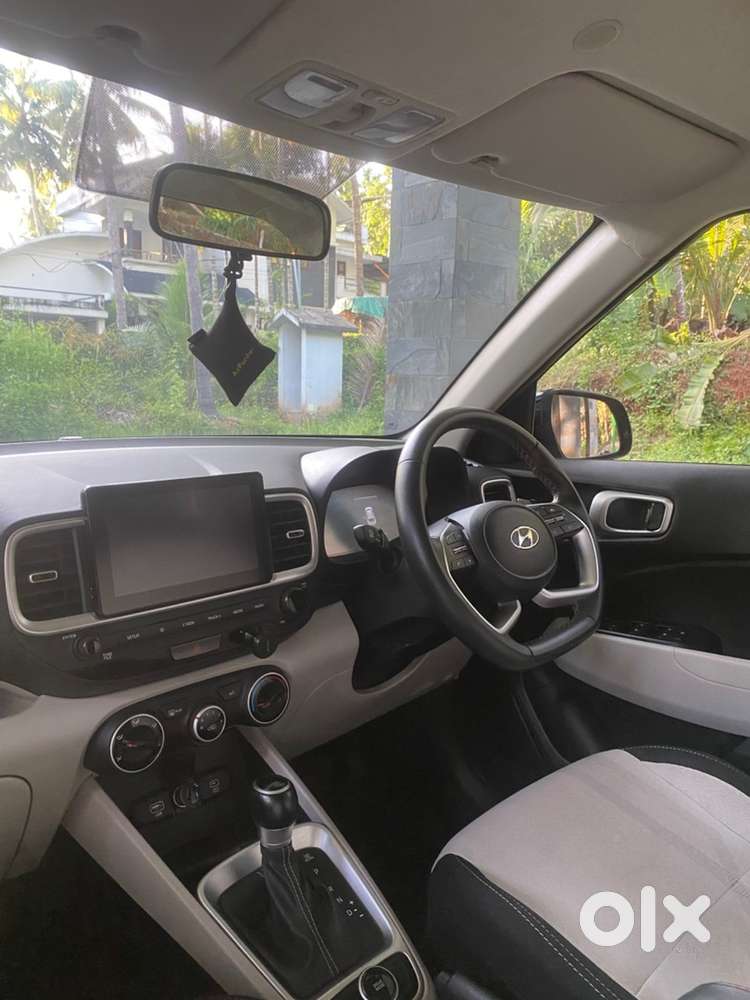 Hyundai Venue Petrol 2025