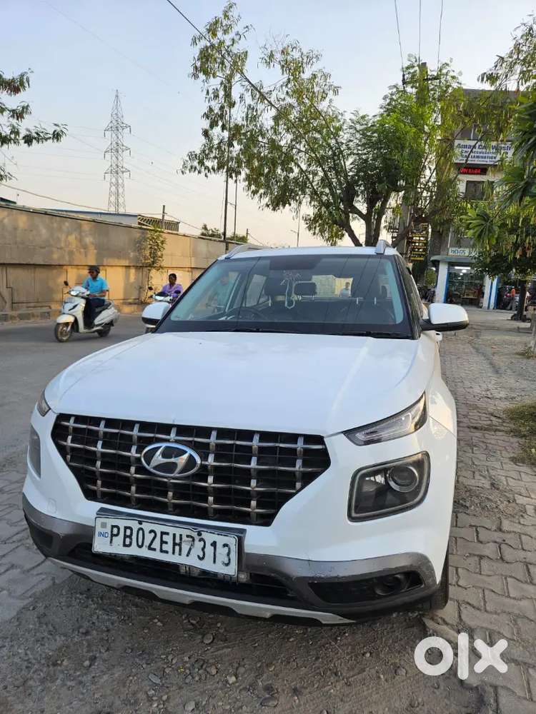 2022 Model Venue 
Sx Optional Diesel
Sunroof