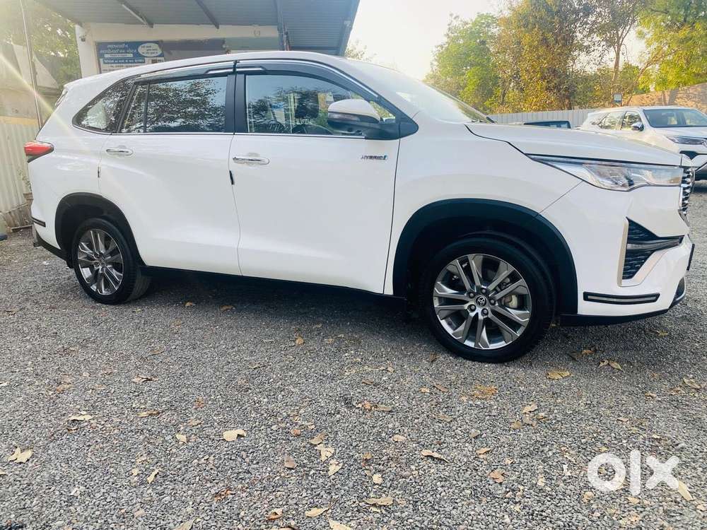 Toyota Innova Hycross 2.0 Zx (o) Hybrid 7 Str, 2024, Petrol