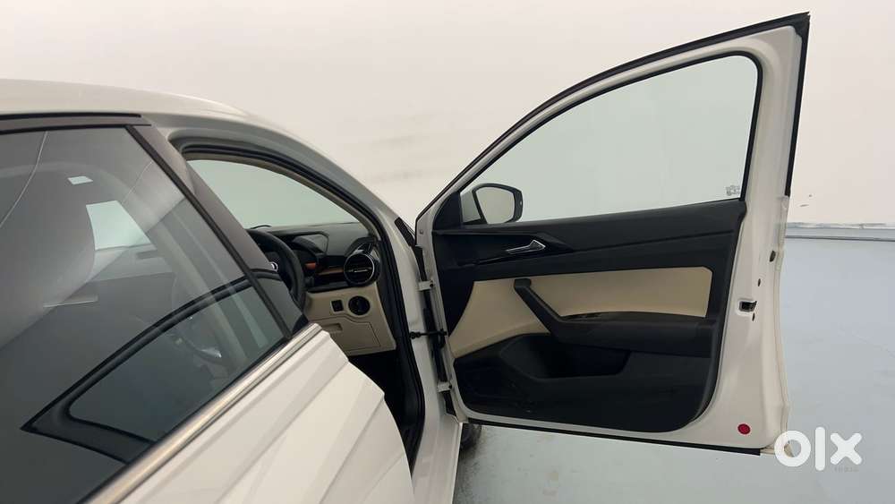 Skoda Slavia Style 1.0l Tsi Mt, 2023, Petrol