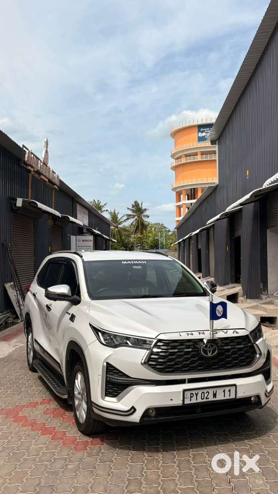 Toyota Innova Hycross 2023
