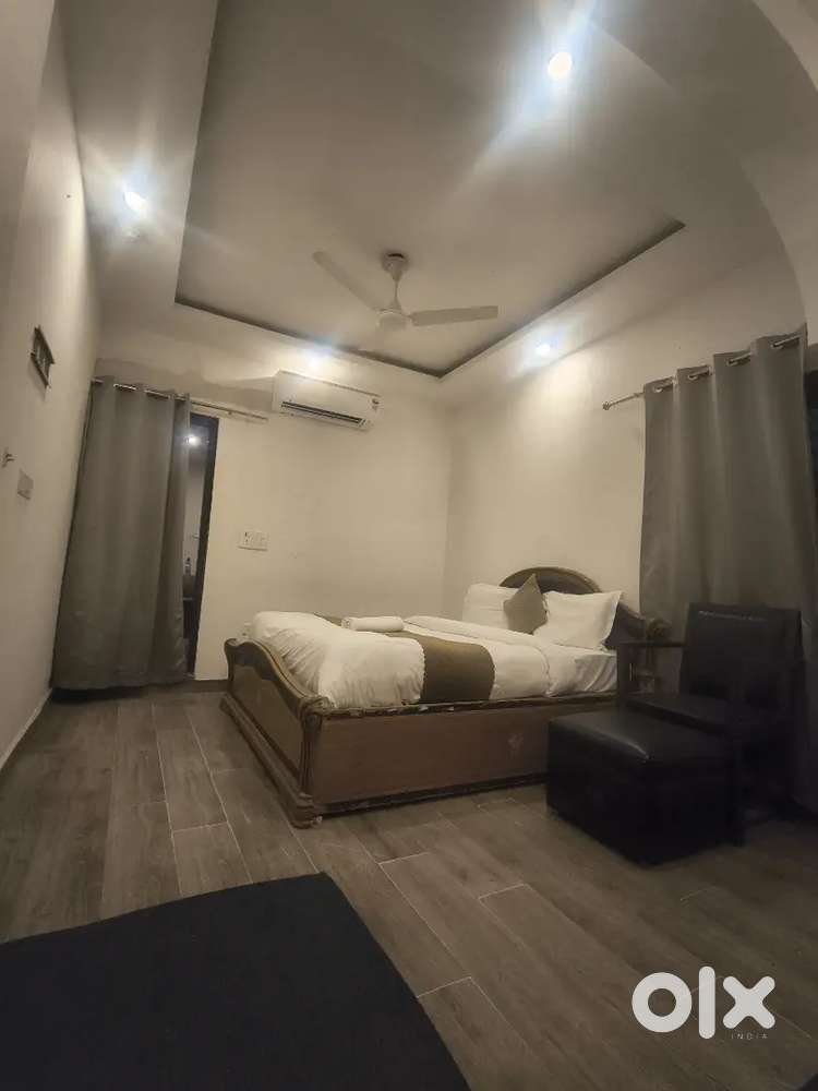 Reception in guest house (night shift)