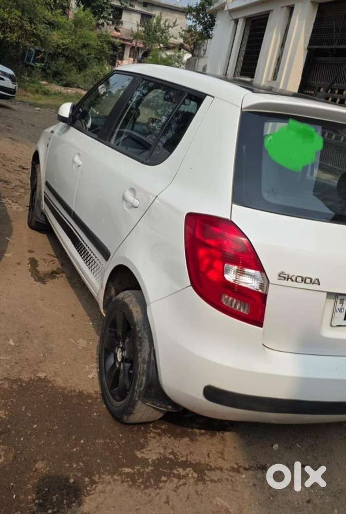 Skoda Fabia 2013 Petrol 80000 Km Driven