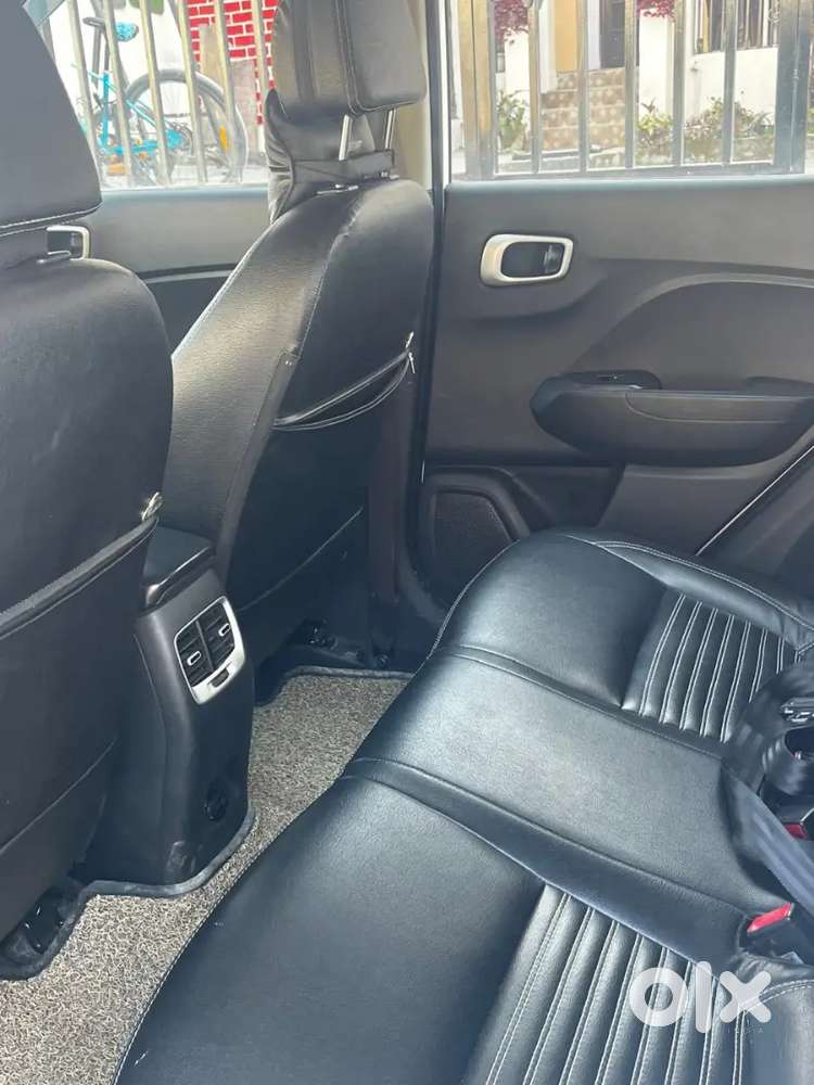 Hyundai Venue 2020 Petrol Well Maintained