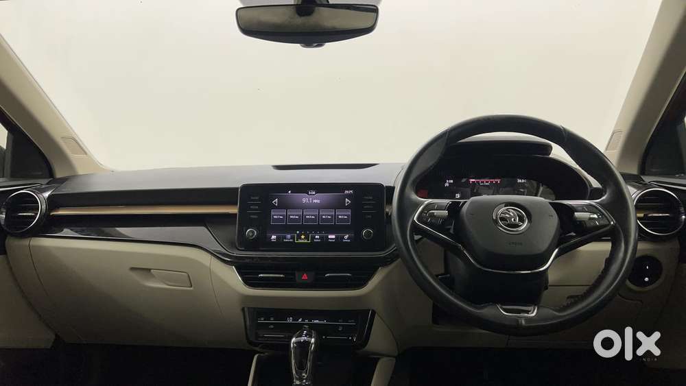 Skoda Slavia Style 1.0l Tsi At, 2022, Petrol