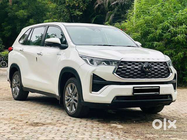 Toyota Innova Hycross 2024