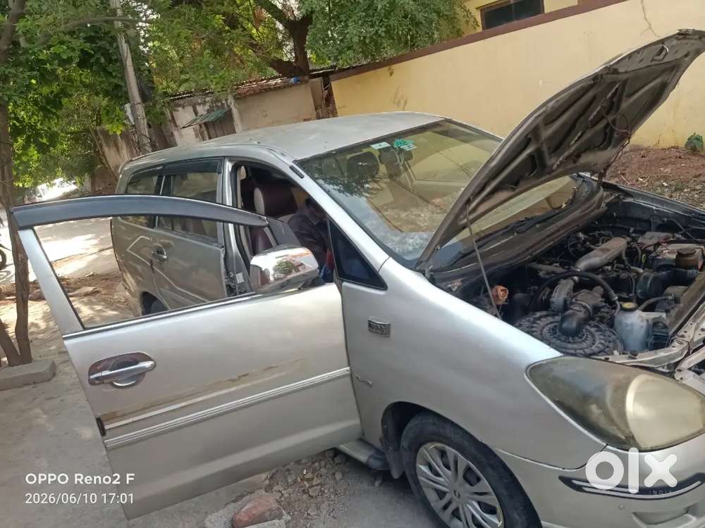Toyota Innova 230000 Km Driven