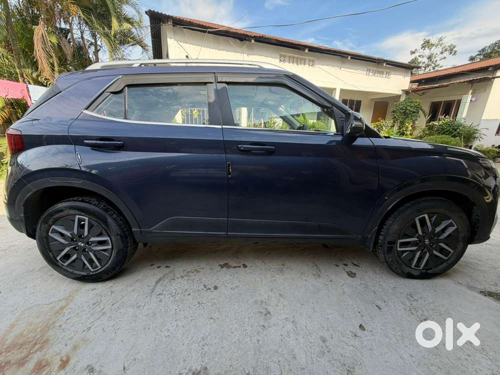 Hyundai Venue 2022 Petrol Well Maintained