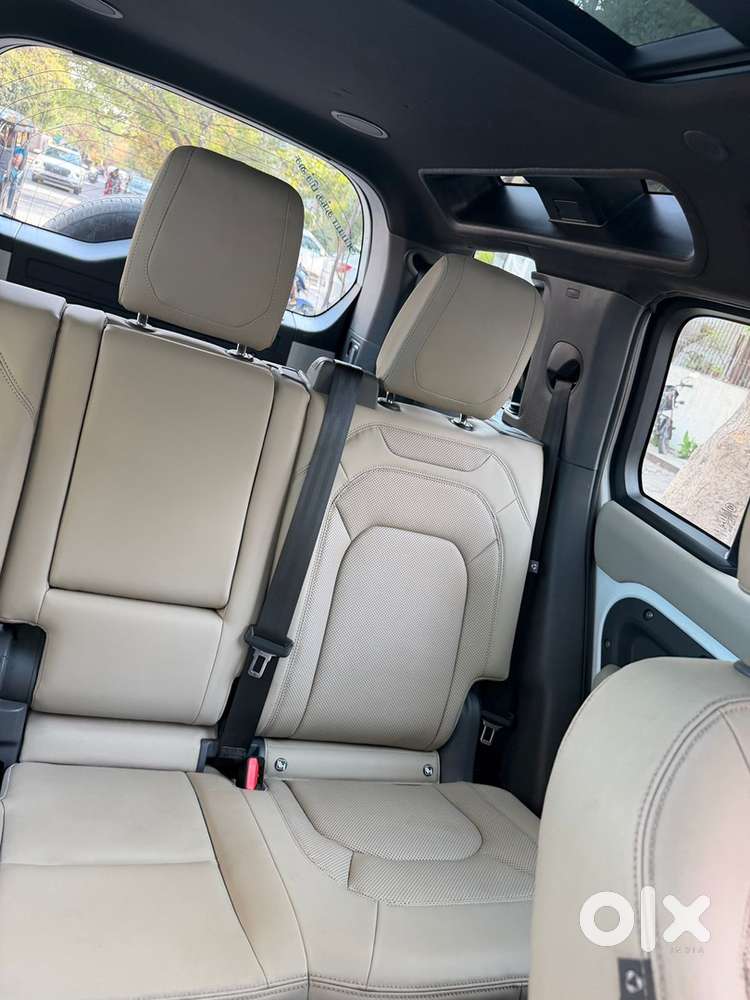 Land Rover Defender 2023