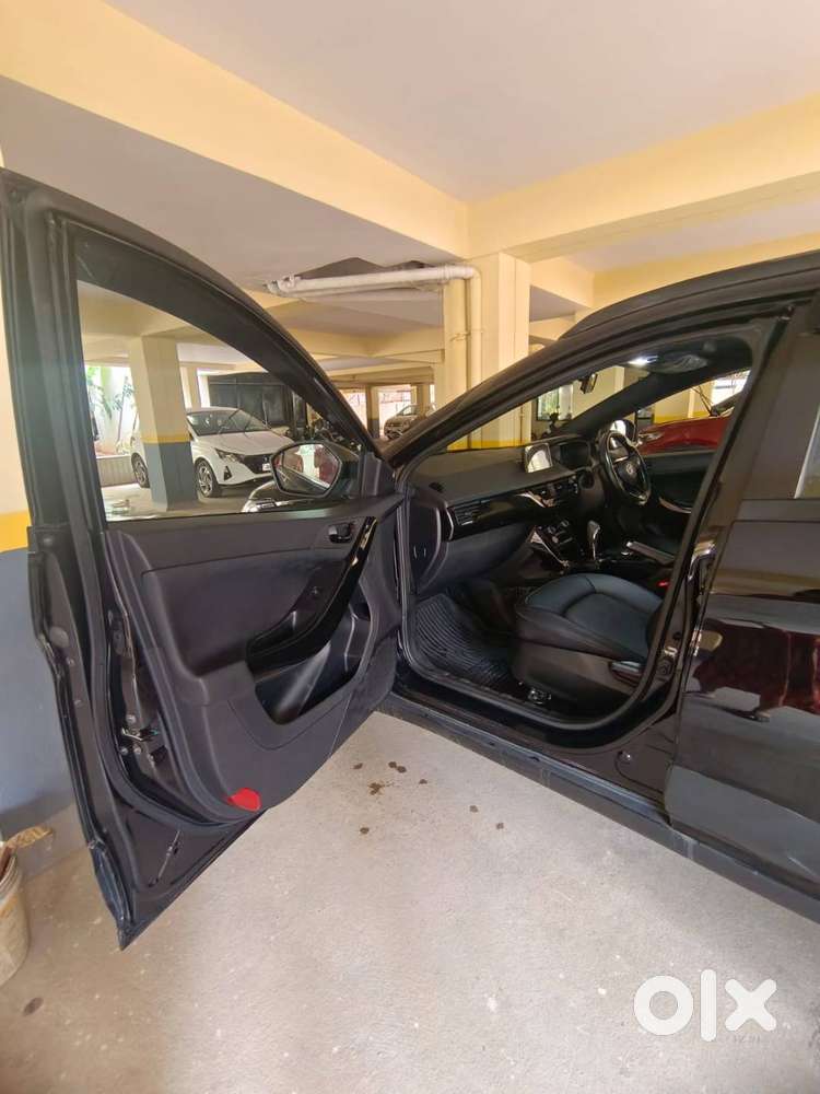 Tata Nexon Dark Edition - Xza+