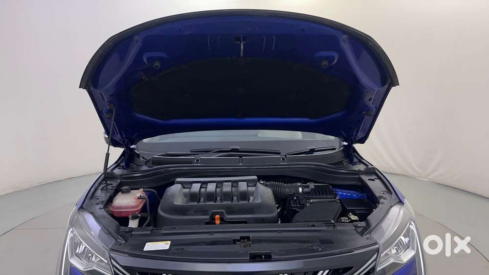 Mahindra Xuv700 2.0 Ax 7 Petrol Mt Str, 2022, Petrol