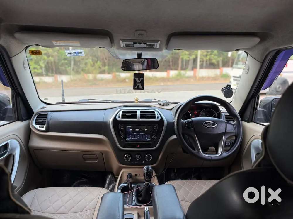 Mahindra Tuv 300 2018 T10