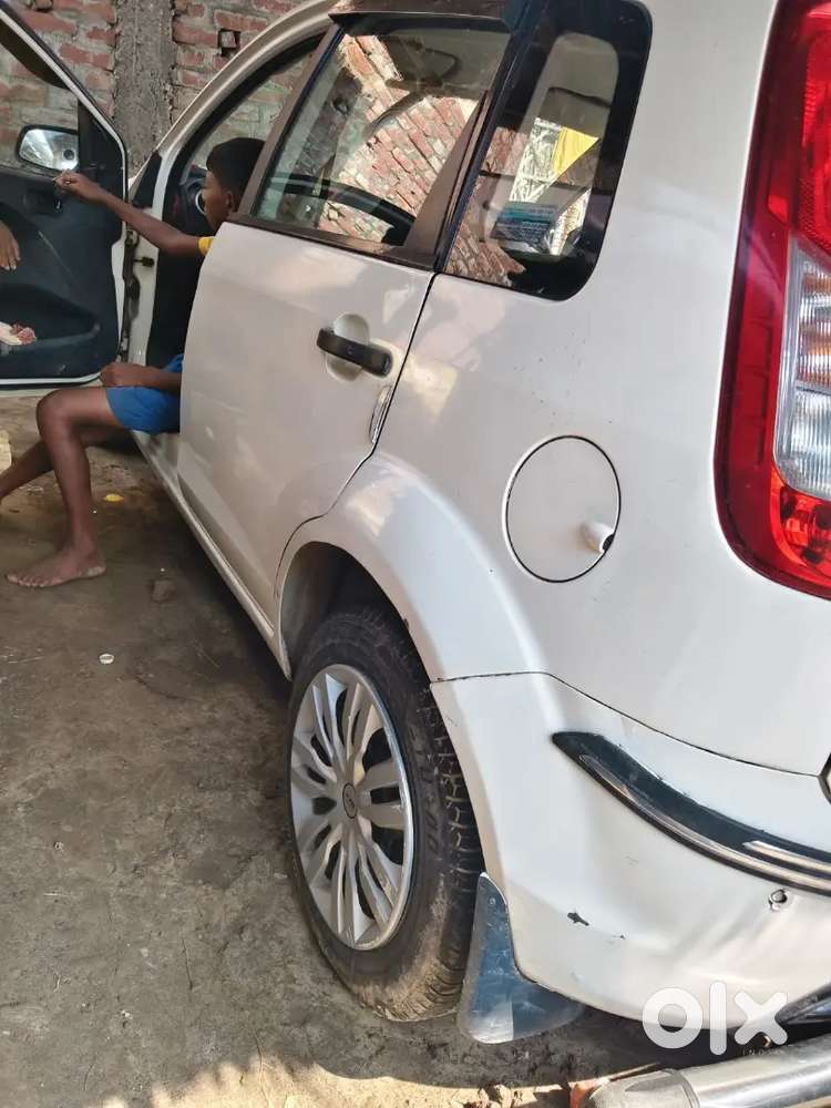 Ford Figo Petrol Lxi 2014 Year