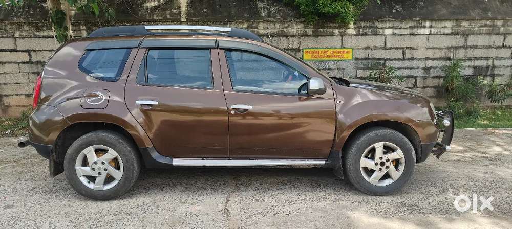 Renault Duster Car