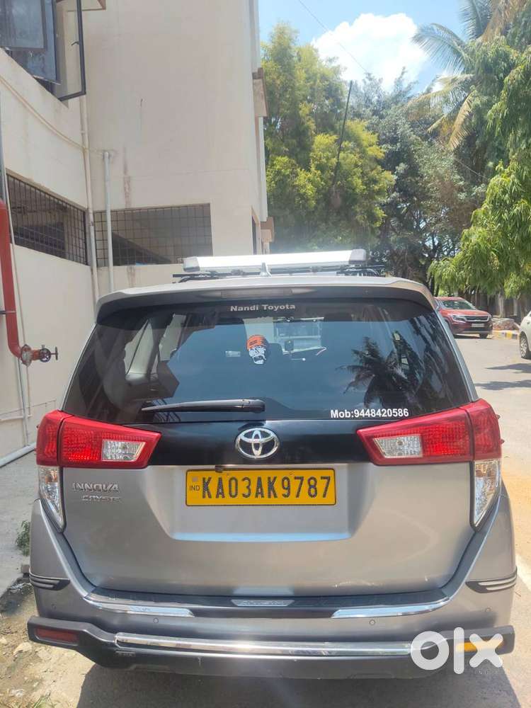 Innova Crysta 8str