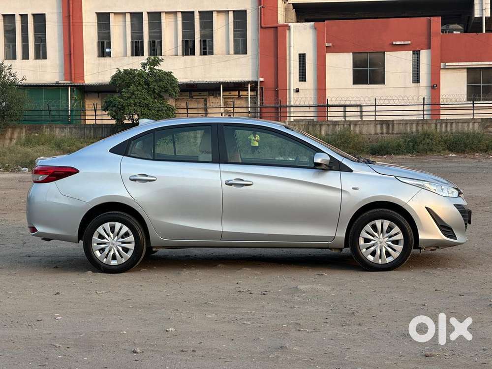 Toyota Yaris J Cvt, 2019, Petrol