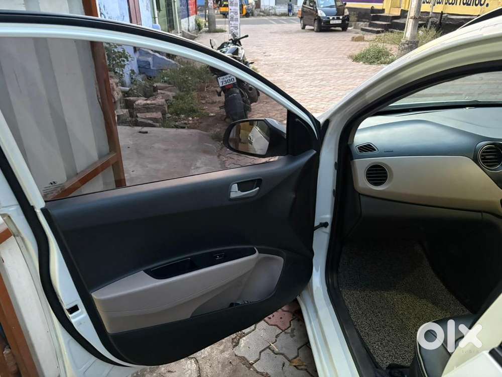Push Button Start With 2 Keys Are There.