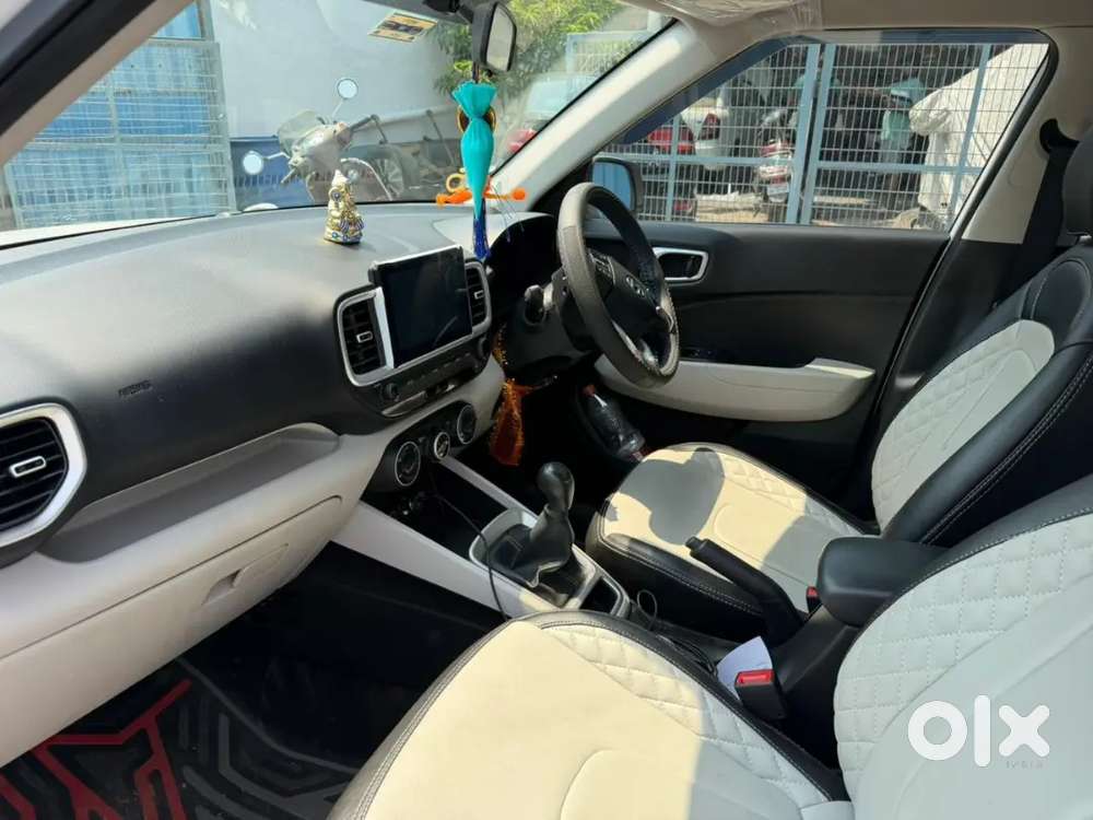 Hyundai Venue 2024 Petrol 11500 Km Driven