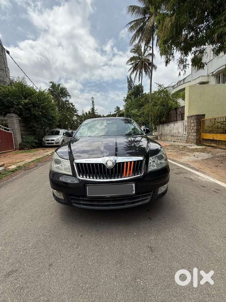 Skoda Laura Ambiente 2.0 Tdi Cr Manual, 2011, Diesel
