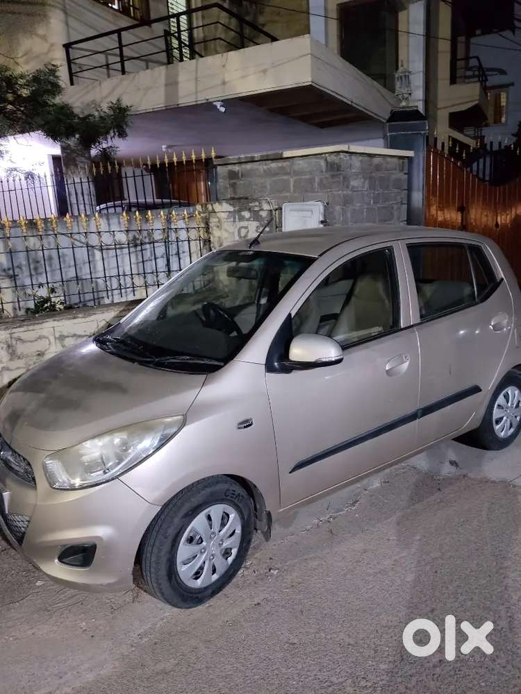 Hyundai I10 Champagne Gold Colour Car For Sale.