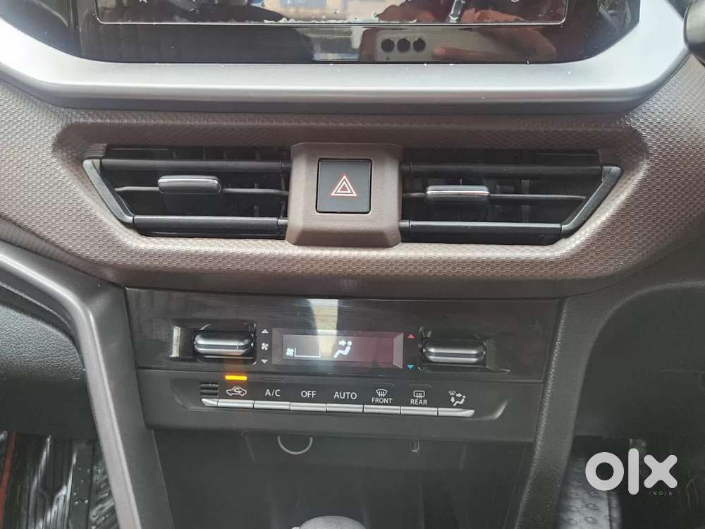 Maruti Suzuki Brezza 1.5 Zxi At Smart Hybrid Dual Tone, 2023, Petrol