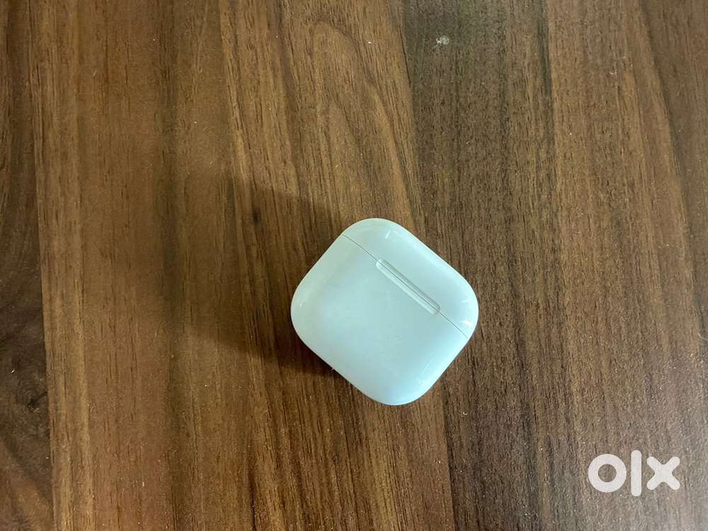 Apple AirPods 4 with ANC, Excellent Condition