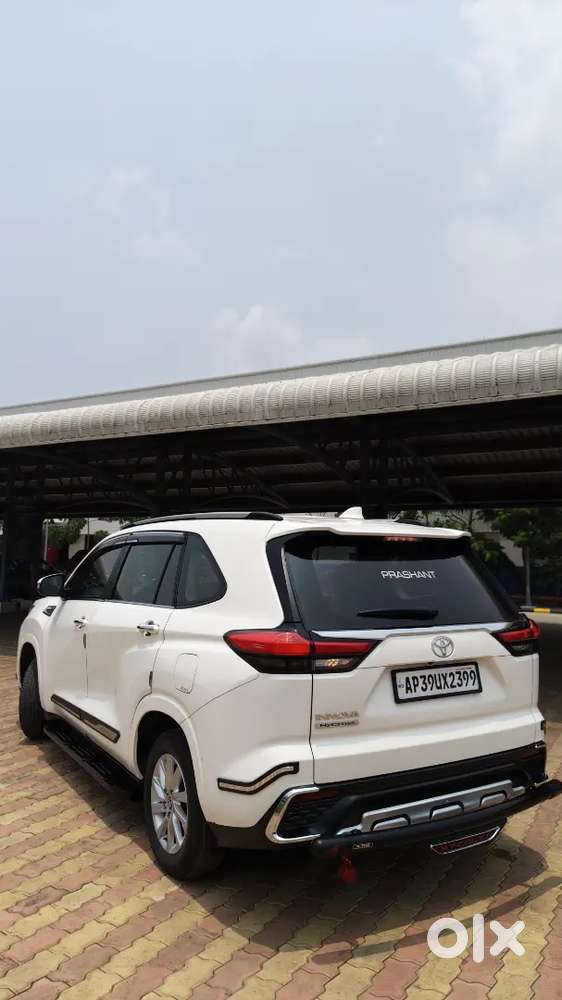 Toyota Innova Hycross 2024