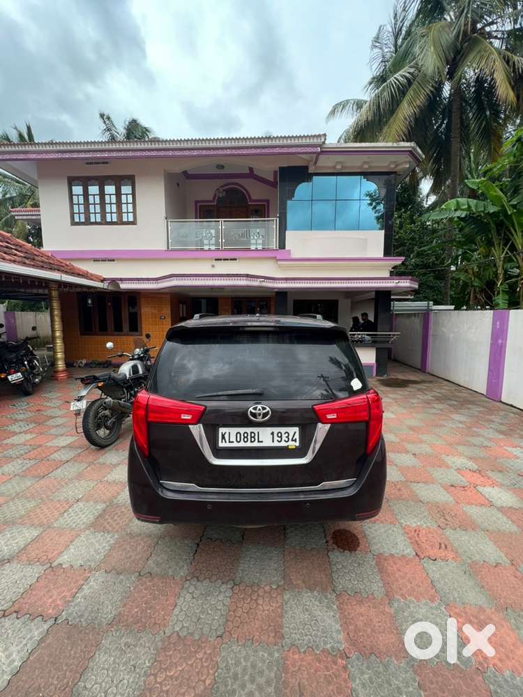 Toyota Innova Crysta 2.4 V 2016-17  Good Condition