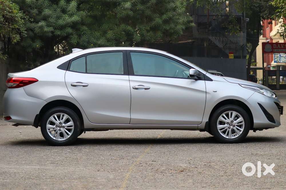 Toyota Yaris J Cvt, 2020, Petrol