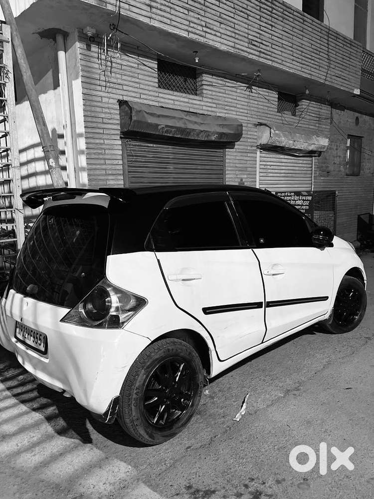 Honda Brio 2016 Petrol Good Condition Top Model With Company Alloy