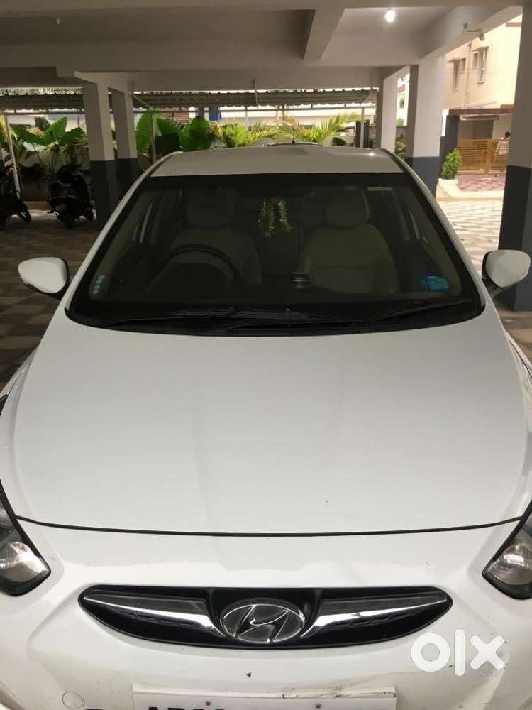 Hyundai Verna Fluidic 2012 Top End