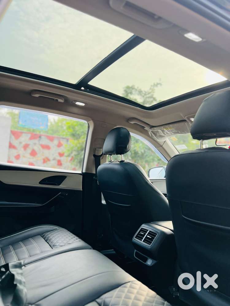 Mahindra Xuv700 2.2 Ax 5 Diesel At 7 Str, 2023, Diesel