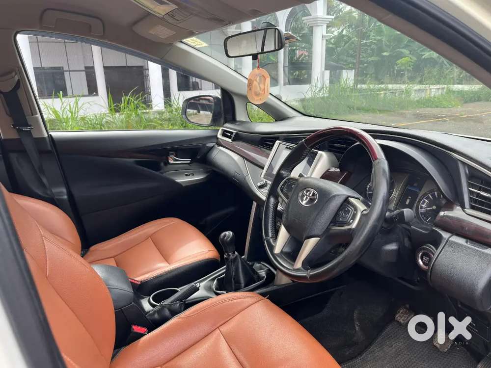 Innova Crysta 2016 V Well Maintained