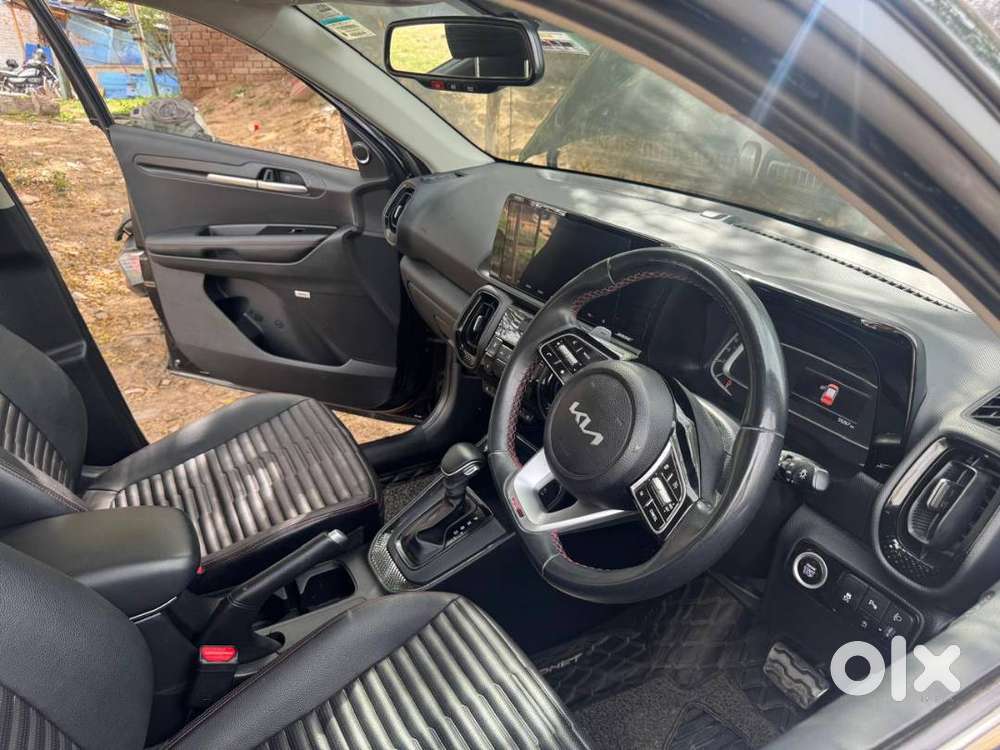 Kia-sonet D1.5 6at Gtx Plus, 5 Seater, Aurora Black Pearl Colour