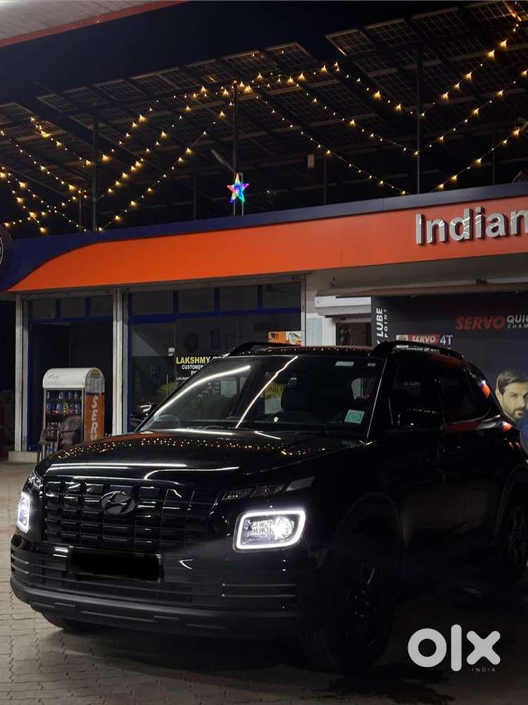 Hyundai Venue Knight Edition 2023 Petrol Well Maintained