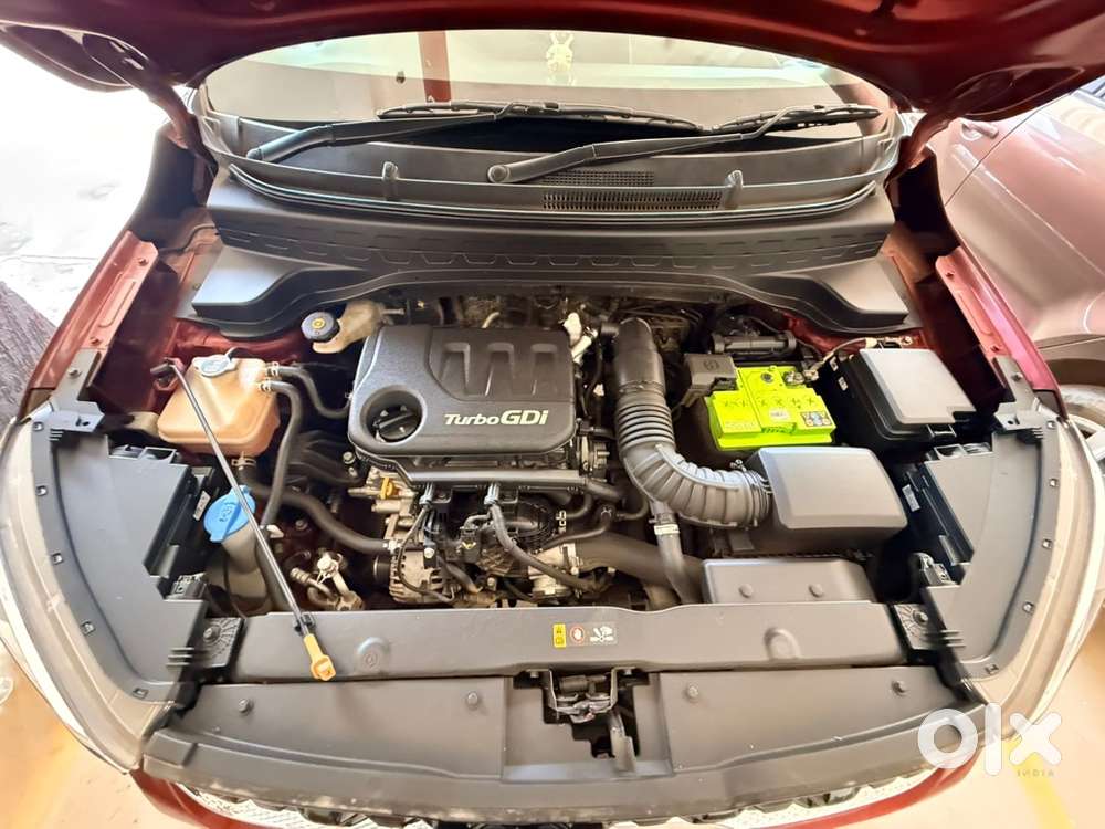 Red Kia Sonet Petrol Manual 2022 Variant Under Company Warranty