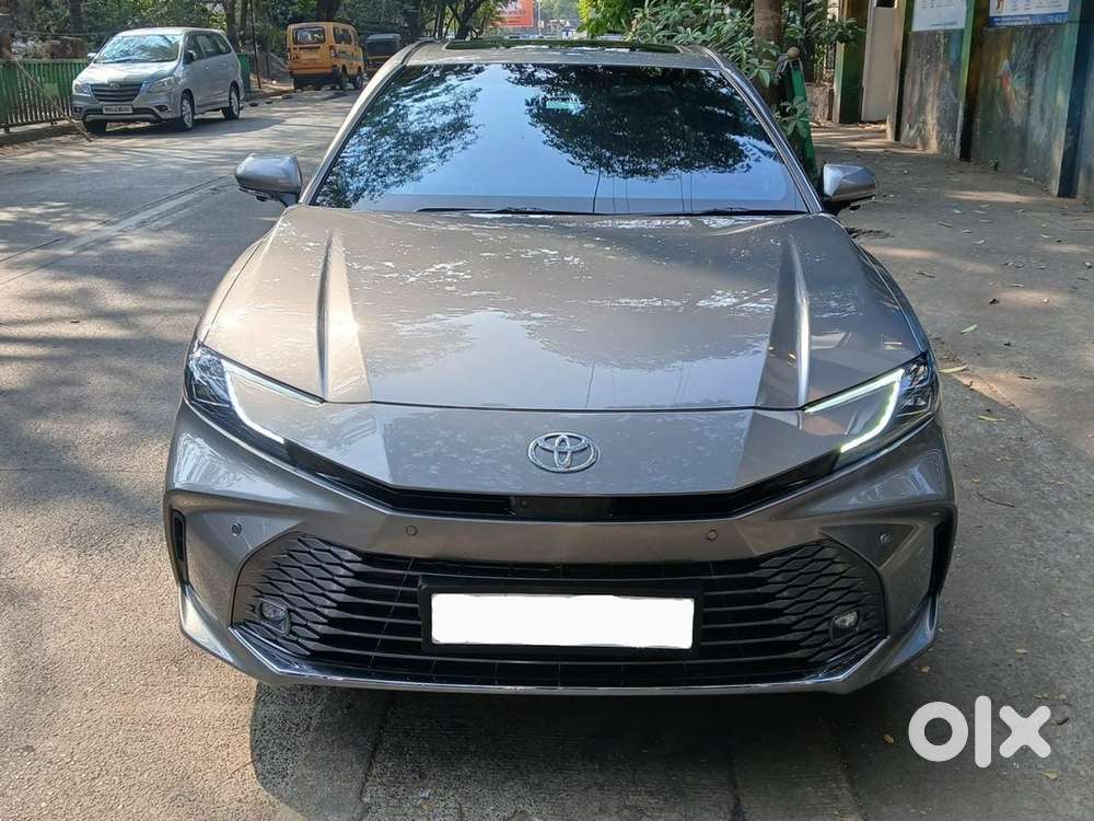Toyota Camry Hybrid 2026